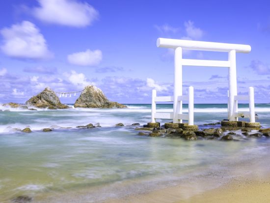 福岡市内発着貸切観光タクシー　糸島観光コース　櫻井神社＋桜井二見ヶ浦の夫婦岩＋白糸の滝＋雷山千如寺大悲王院へご案内 ＜最大9名／6時間／福岡市内送迎可＞