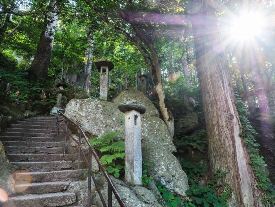 貸切観光タクシー　山形、上山市内発着俳聖が名句を詠んだ、天空の古刹「山寺」と呼ばれている宝珠山立石寺や天童市内将棋駒製作実演を鑑賞＜通年／5時間＞