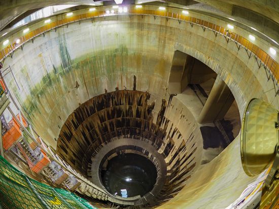 Housuiro_首都圏外郭放水路_pixta_72079612_M