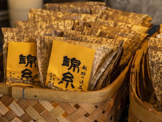 六日町を知り尽くした地元ガイドがご案内！雪国を五感で楽しむまちぶら散歩 日本酒試飲・漬物試食・お土産付き＜毎週月・金曜催行／六日町駅発着可／南魚沼＞ 