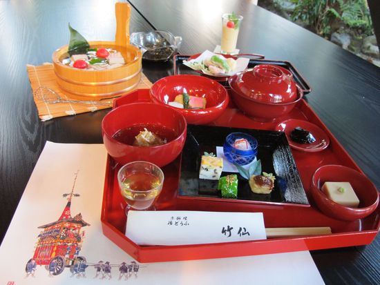 AG 清凉寺 竹仙にて夏限定メニュー「冷やし豆腐おまかせ」