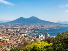 Italy_Naples_Landscape_shutterstock_332441522