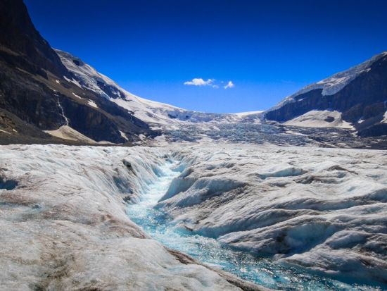 世界遺産カナディアンロッキー 3日間からの観光パッケージ　カルガリー空港往復送迎＆コロンビア大氷原観光 ＜5～10月／日本語ガイド＞
