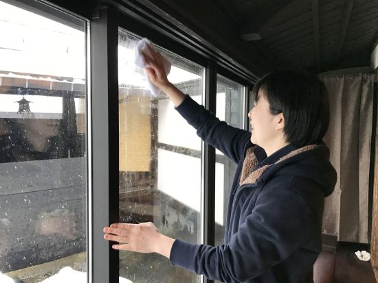 雪国を感じる古民家ホテル「ryugon」限定ドミトリールーム1泊2日とお手伝い体験 客室清掃やお皿洗いを手伝ってお得に宿泊＜素泊まり／ラウンジサービス付＞