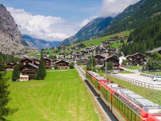 氷河特急で行く！スイス日帰りツアー　最新パノラマ車両で絶景を楽しむ！乗り物チケット手配付きで自由に個人旅＜列車内でのランチ付き／ミラノ発＞