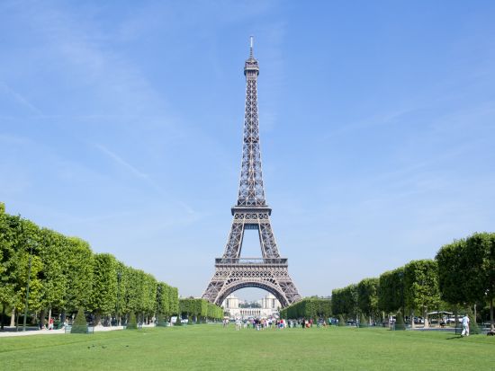 パリ市内 半日観光ツアー　エッフェル塔の撮影ポイント＋モンマルトルの丘＋ノートルダム大聖堂など　ランチ付きプランあり＜午前／日本語ガイド＞by Mybus