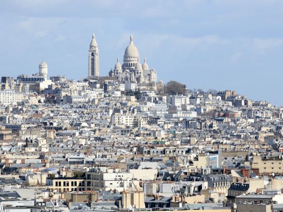 パリ市内 半日観光ツアー　エッフェル塔の撮影ポイント＋モンマルトルの丘＋ノートルダム大聖堂など　ランチ付きプランあり＜午前／日本語ガイド＞by Mybus