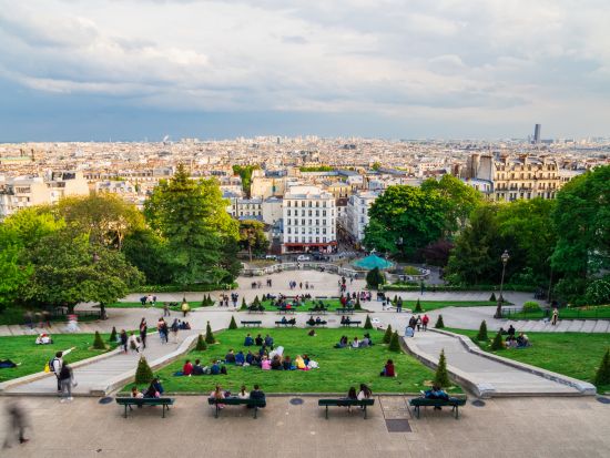 パリ市内 半日観光ツアー　エッフェル塔の撮影ポイント＋モンマルトルの丘＋ノートルダム大聖堂など　ランチ付きプランあり＜午前／日本語ガイド＞by Mybus