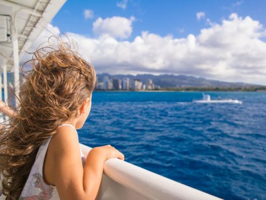 アトランティス潜水艦ツアー　ハワイの海底30mを進む海中アドベンチャー ＜ヒルトン・ハワイアン・ビレッジ発／日本語ナレーション（要事前ダウンロード）＞