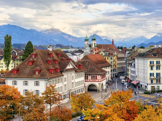 古都ルツェルン＆ルツェルン湖クルーズ　日帰り観光ツアー ＜4～10月／チューリッヒ発＞