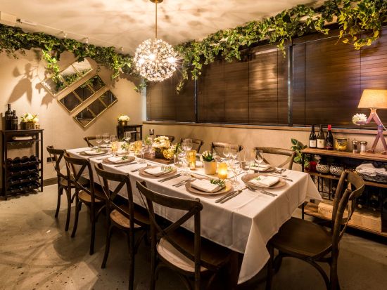 アペティート クラフトピザ&ワインバー　食事券＆事前予約　挙式やハネムーンの1.5次会のお食事会に！本格ナポリピザを味わう＜オハナ・ワイキキ・イースト内＞ 