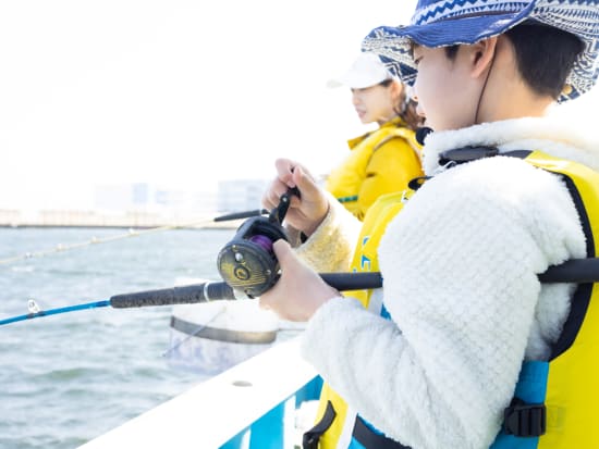 Japan_Generic_Fishing_pixta_88868389_XL