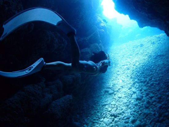 離島スキンダイビング（素潜り）体験 透明度が高い離島の海でダイブ！水中写真プレゼント付き＜少人数制／市街地ホテル送迎無料／石垣島発＞by ファウスト石垣島