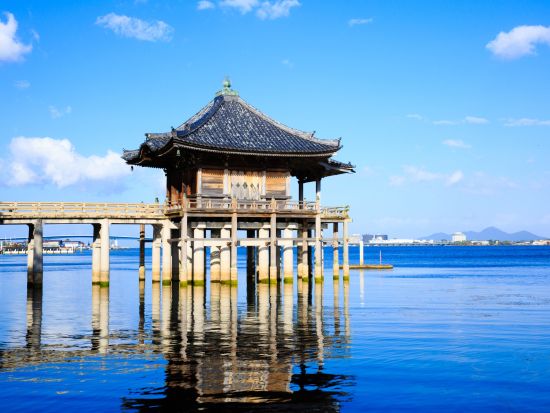 堅田まちあるきツアー 地元のボランティアガイドがご案内！湖族の郷・堅田の歴史や文化を感じる  老舗和菓子屋のお土産付き ＜2時間30分／約4.2km／大津市＞