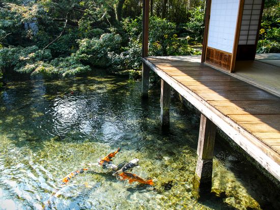 Japan_Nagasaki_pixta_Yuusui_Garden_Shimeisou_湧水庭園四明荘_20887187_M