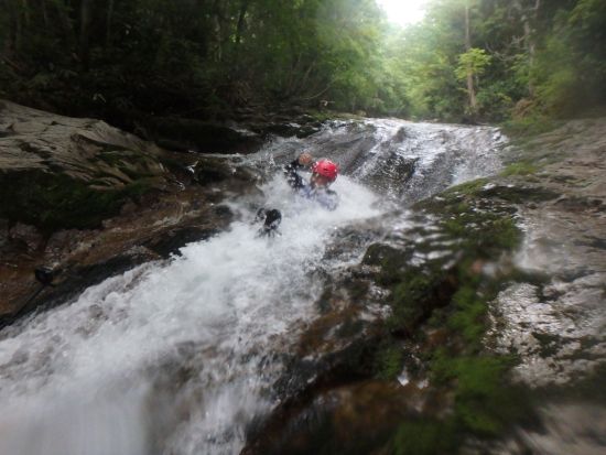 即予約確定！水上キャニオニングツアー 爽やかな渓谷の中で大自然を満喫！全身で楽しむアクティビティ 中学生以上から参加OK＜午前・午後／みなかみ町＞