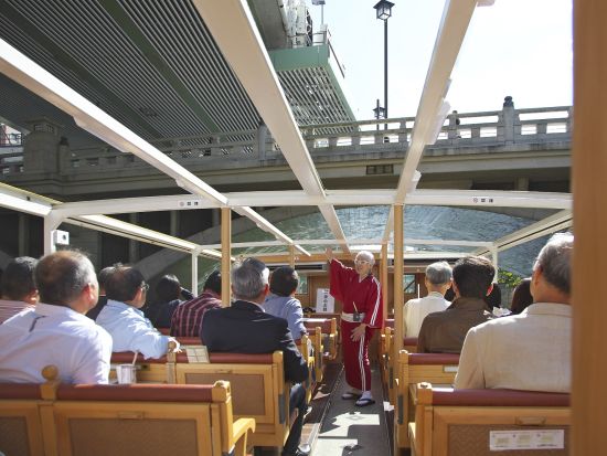【笑いあふれる！道頓堀も！大阪をぐるっと巡るツアー】落語家と行く！なにわ探検クルーズ  落語家が面白おかしく名所をご案内！ひと味違う船旅へ＜乗合便／大阪市＞