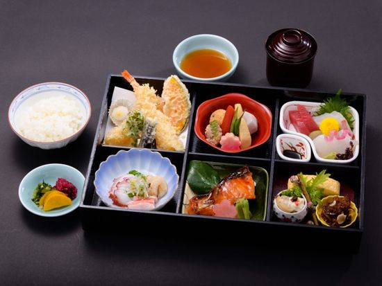 KK 大扇「季節の釜めしと松花堂弁当」