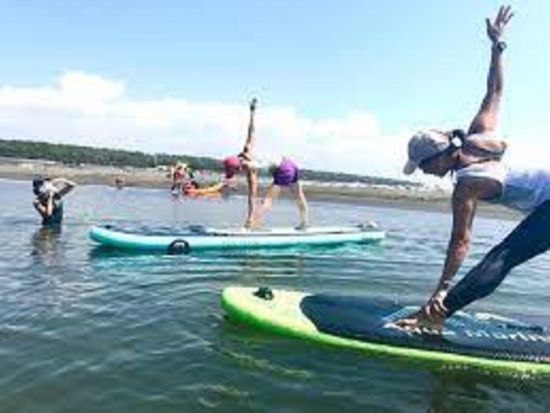 SUPヨガ体験 海に浮かべたボードの上でヨガのポーズ 嬉しい写真サービス付き＜午前・午後／SKY SURF YOGA／茅ヶ崎＞