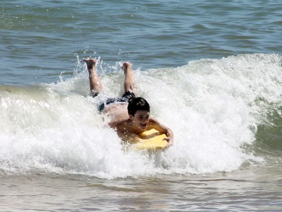 湘南・茅ヶ崎　ボディボード体験スクール 公認インストラクターが親切、丁寧、分かり易くレクチャー＜午前・午後／3時間／茅ヶ崎＞ by SKY SURF YOGA