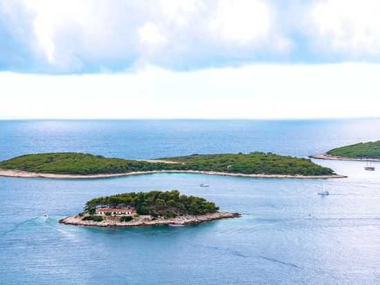 Croatia_spirit_Pakliski otoci_pixta_30502547_M