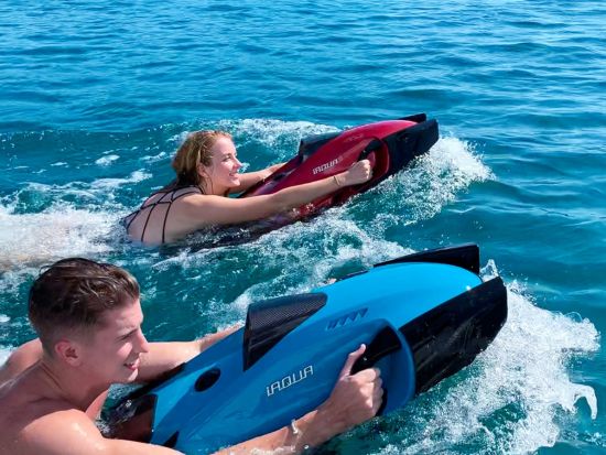 アラビア湾で水中飛行！電動ウォータースクーター「iAQUA」で海中世界を堪能＜英語／ソフィテルドバイザパーム＞
