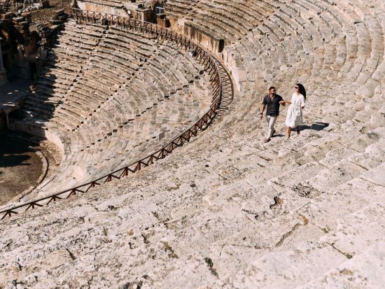 世界遺産 古代都市ヒエラポリス＆パムッカレ石灰棚 日帰り観光ツアー ＜4～10月／日本語または英語ガイド／国内航空券込／昼食付／イスタンブール発＞
