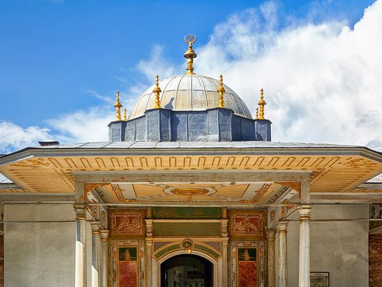 Turkey_Istanbul_Topkapi Palace_shutterstock_338352488