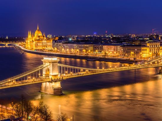 ドナウ川ナイトクルーズ 事前予約＜ワンドリンク付き／日本語オーディオガイド＞