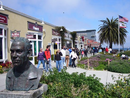 スタインベック像