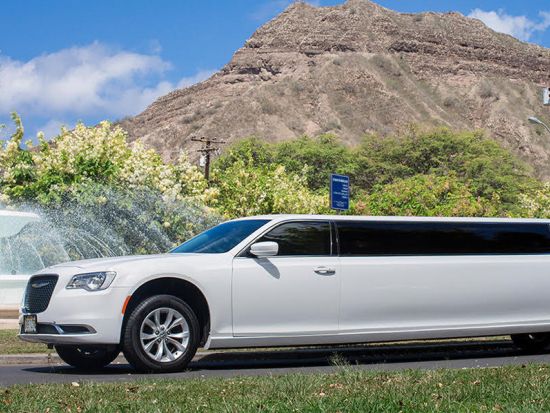 【空港送迎】ダニエル・K・イノウエ国際空港 ⇔ ホテル リムジン貸切送迎サービス 2つの車種から選べる！＜ワイキキ地区＞