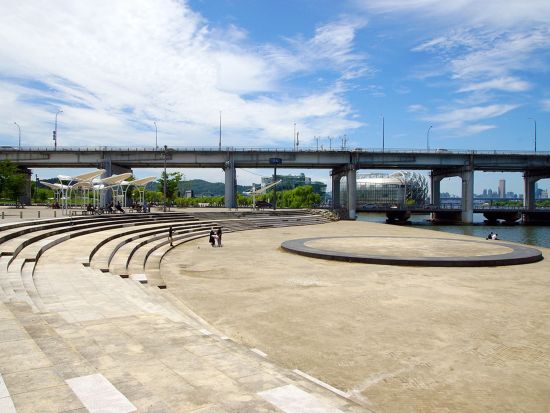 「梨泰院クラス」ロケ地巡り半日ツアー ＜午前／ホテルお迎え付／日本語ガイド＞