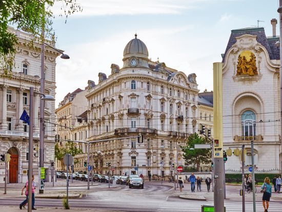 世界遺産シェーンブルン宮殿＆ウィーン市内　半日観光ツアー ＜英語ガイド＞