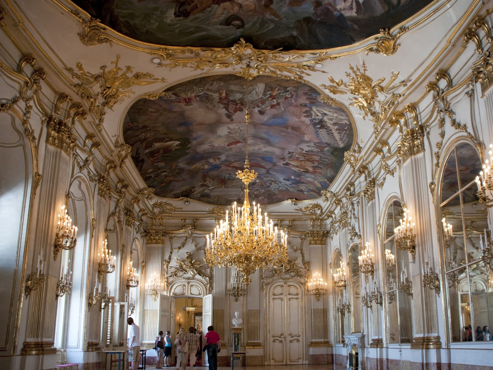 シェーンブルン宮殿と庭園群 (オーストリアの世界遺産) | オーストリアの観光・オプショナルツアー専門 VELTRA(ベルトラ)