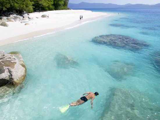 世界遺産フィッツロイ島クルーズ　約2時間のフリータイムでビーチも海遊びも満喫！シュノーケリングやグラスボトムボートなど選べるプラン