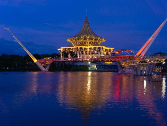 クチン発　サンセットクルーズ＋ダルルハナ橋イルミネーション・ツアー ＜ホテル送迎／日本語ガイド＞