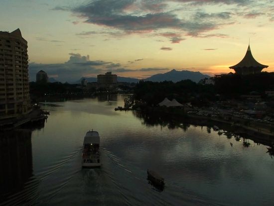 クチン発　サンセットクルーズ＋ダルルハナ橋イルミネーション・ツアー ＜ホテル送迎／日本語ガイド＞