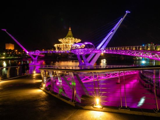 クチン発　サンセットクルーズ＋ダルルハナ橋イルミネーション・ツアー ＜ホテル送迎／日本語ガイド＞
