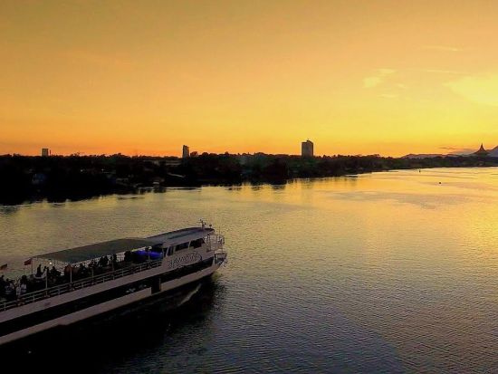 クチン発　サンセットクルーズ＋ダルルハナ橋イルミネーション・ツアー ＜ホテル送迎／日本語ガイド＞