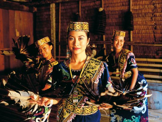 クチン発　サラワク州の多様な文化を体験！サラワク文化村 半日ツアー＜ホテル送迎／日本語ガイド＞