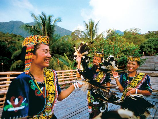 クチン発　サラワク州の多様な文化を体験！サラワク文化村 半日ツアー＜ホテル送迎／日本語ガイド＞