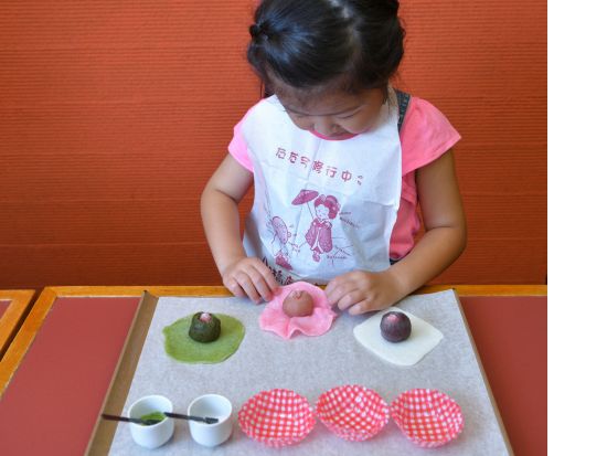 旬の果物を使った和菓子作り体験 期間限定いちご八つ橋 or フルーツ大福＜2名～／持ち帰りOK／阪急西京極駅よりお迎え可＞ by 八つ橋庵とししゅうやかた