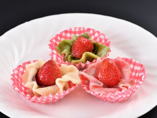 旬の果物を使った和菓子作り体験 期間限定いちご八つ橋 or フルーツ大福＜2名～／持ち帰りOK／阪急西京極駅よりお迎え可＞ by 八つ橋庵とししゅうやかた