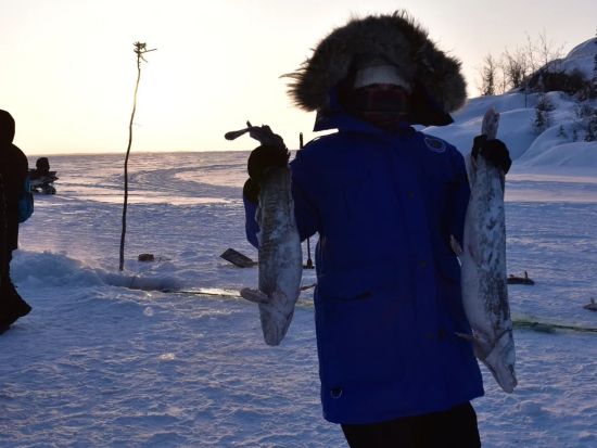 カナダ先住民 アイスフィッシング（伝統氷穴漁）実演＆とれたてお魚ランチツアー ＜11～4月／日本語または英語ガイド＞