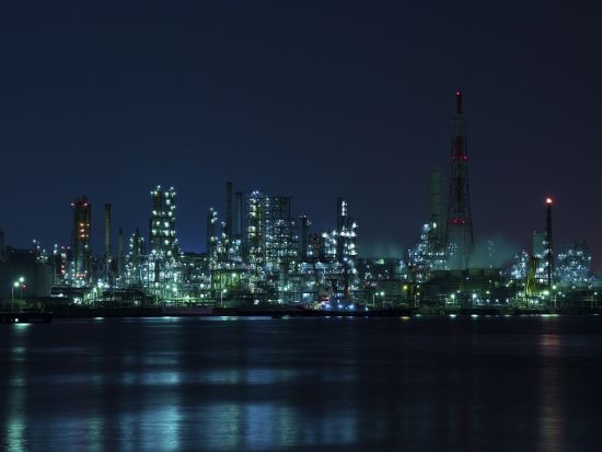 工場夜景ジャングルクルーズ　夜景のプロがプロデュース！快適なラグジュアリークルーザー採用＆工場夜景ガイドの解説付き＜1名から催行／90分／ピア赤レンガ桟橋発＞ 