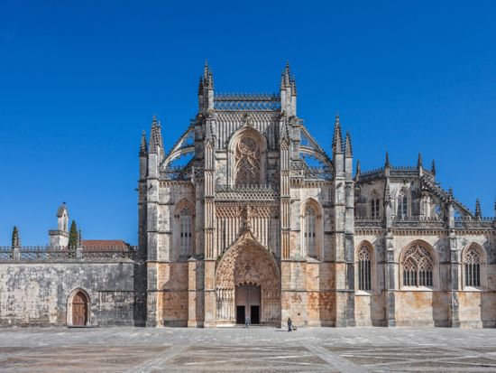 聖地ファティマ＆中世の美しい町オビドス　日帰り観光ツアー ＜英語ガイド／リスボン発＞