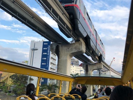 オープントップバス観光ツアー　沖縄の見所を効率良く巡るコース！青い空と澄んだ空気を味わおう＜0歳からOK／那覇発＞