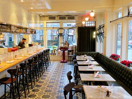 バンクーバー食べ歩きツアー　赤レンガの街イエールタウンで3か所立ち寄り ＜食事付き／日本語ガイド／1名参加OK＞