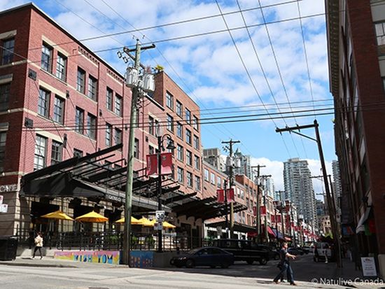Davie-Street-in-Yaletown-02-600-1
