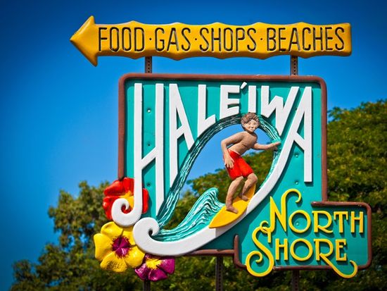HaleiwaSign_NorthShore_Oahu_Hawaii__shutterstock_247196980
